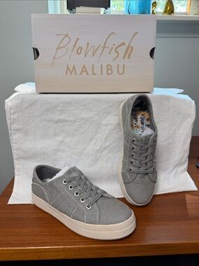 Blowfish Malibu Women's Gray Canvas Lace-Up Sneakers